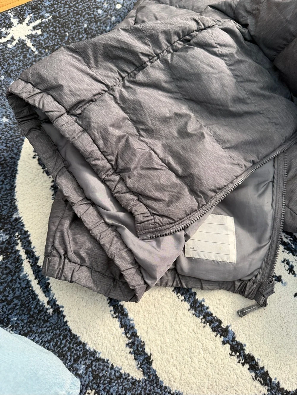 Uniqlo Men's Hooded Puffer Jacket in Gray